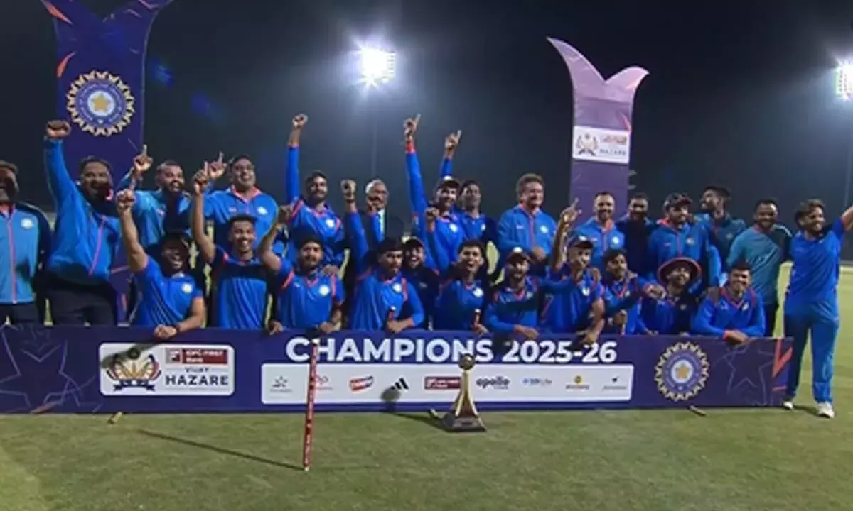 Sports: शानदार गेंदबाज़ी की मदद से विदर्भ ने सौराष्ट्र को हराकर विजय हज़ारे ट्रॉफी जीत ली Sports: शानदार गेंदबाज़ी की मदद से विदर्भ ने सौराष्ट्र को हराकर विजय हज़ारे ट्रॉफी जीत ली