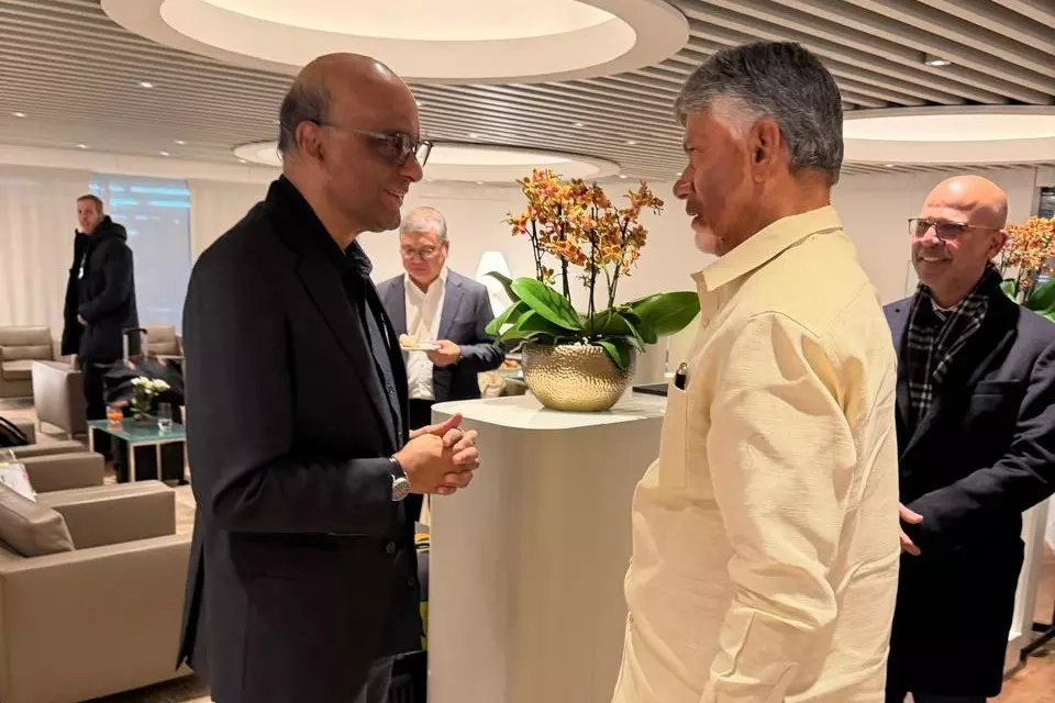 Andhra CM चंद्रबाबू नायडू ने ज्यूरिख में सिंगापुर के राष्ट्रपति से मुलाकात की Andhra CM चंद्रबाबू नायडू ने ज्यूरिख में सिंगापुर के राष्ट्रपति से मुलाकात की