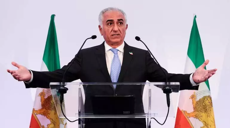 देश निकाला नेता Reza Pahlavi का कहना है कि लोग चाहते हैं कि वे विरोध प्रदर्शनों का नेतृत्व करें देश निकाला नेता Reza Pahlavi का कहना है कि लोग चाहते हैं कि वे विरोध प्रदर्शनों का नेतृत्व करें