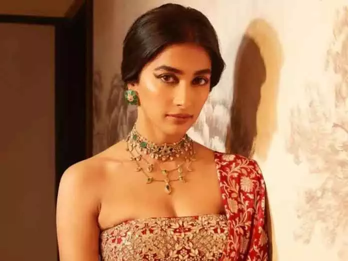 एक्ट्रेस Pooja Hegde की चुप्पी और वायरल खबरें: स्टार एक्टर के व्यवहार पर दावे कितने सच एक्ट्रेस Pooja Hegde की चुप्पी और वायरल खबरें: स्टार एक्टर के व्यवहार पर दावे कितने सच