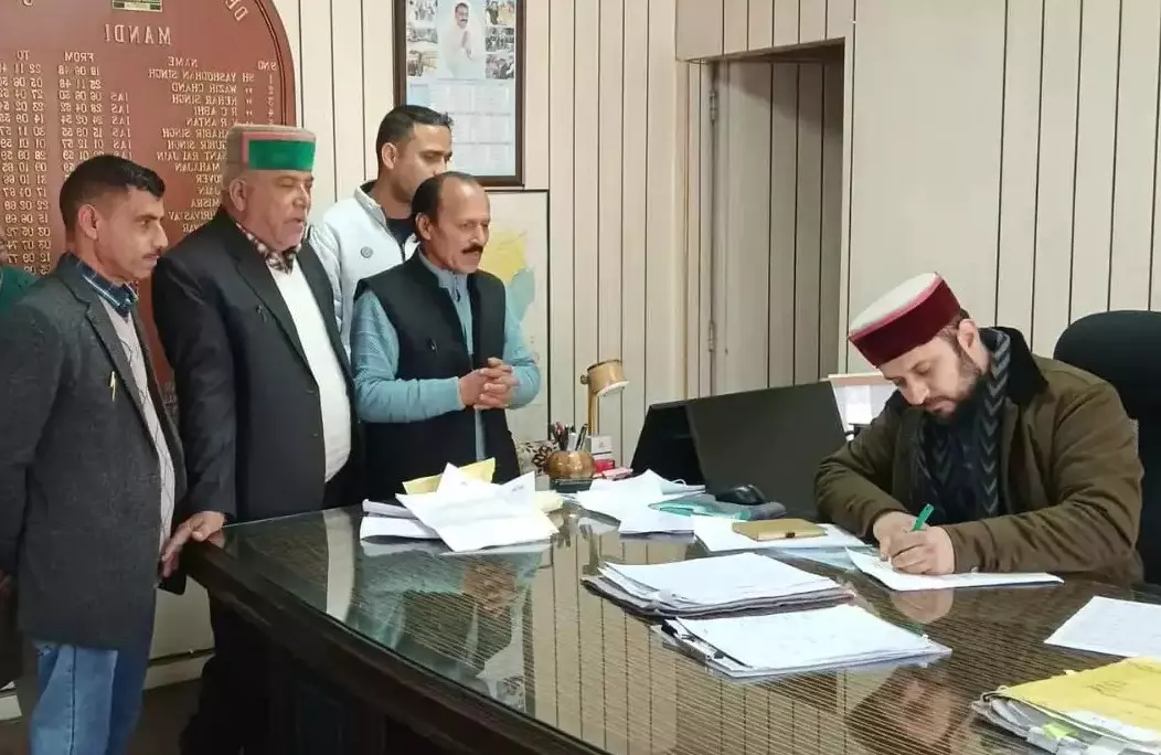 Mandi: जमीन विवाद हल करने के लिए डडौर मुहाल ने शुरू किया नया प्रयास Mandi: जमीन विवाद हल करने के लिए डडौर मुहाल ने शुरू किया नया प्रयास
