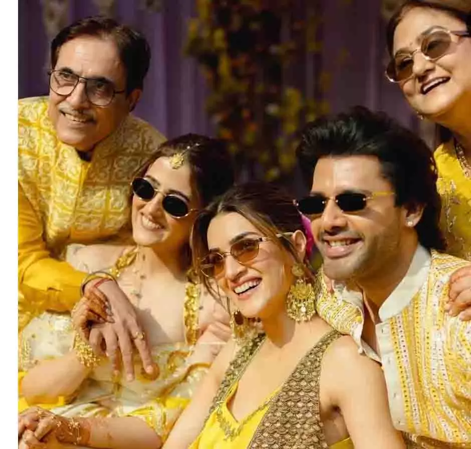 Kriti सेनन ने फैंस को दिखाई बहन नूपुर की प्री-वेडिंग सेरेमनी की झलक Kriti सेनन ने फैंस को दिखाई बहन नूपुर की प्री-वेडिंग सेरेमनी की झलक