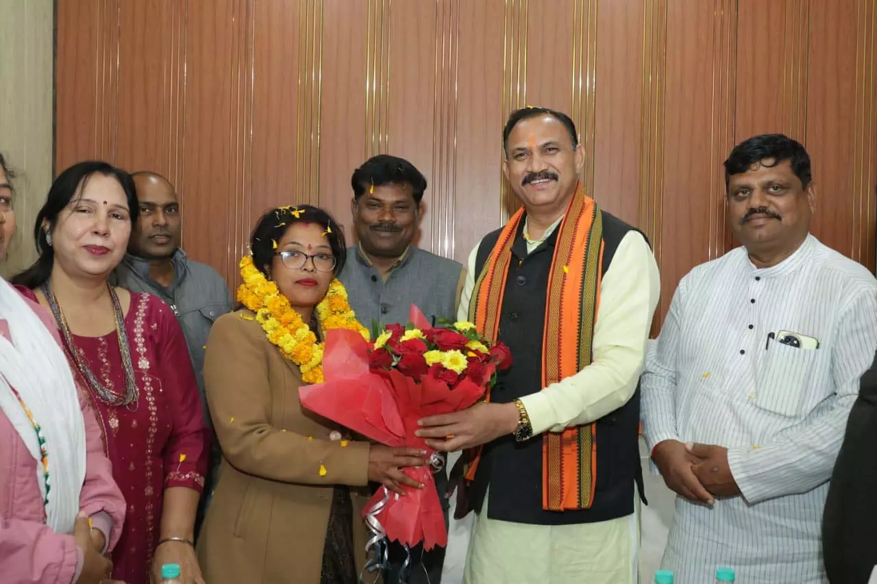 चिरमिरी में पार्षद सरोज दास के जन्मदिन पर स्वास्थ्य मंत्री श्याम बिहारी जायसवाल ने दी बधाई चिरमिरी में पार्षद सरोज दास के जन्मदिन पर स्वास्थ्य मंत्री श्याम बिहारी जायसवाल ने दी बधाई