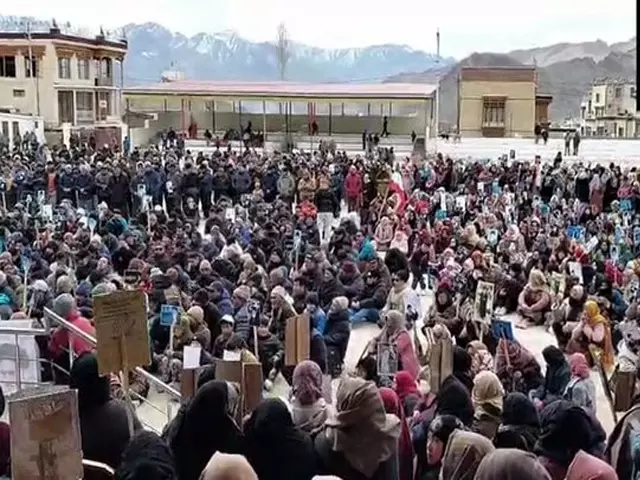 Leh में इरान समर्थन प्रदर्शन, US कार्रवाई के खिलाफ विरोध Leh में इरान समर्थन प्रदर्शन, US कार्रवाई के खिलाफ विरोध