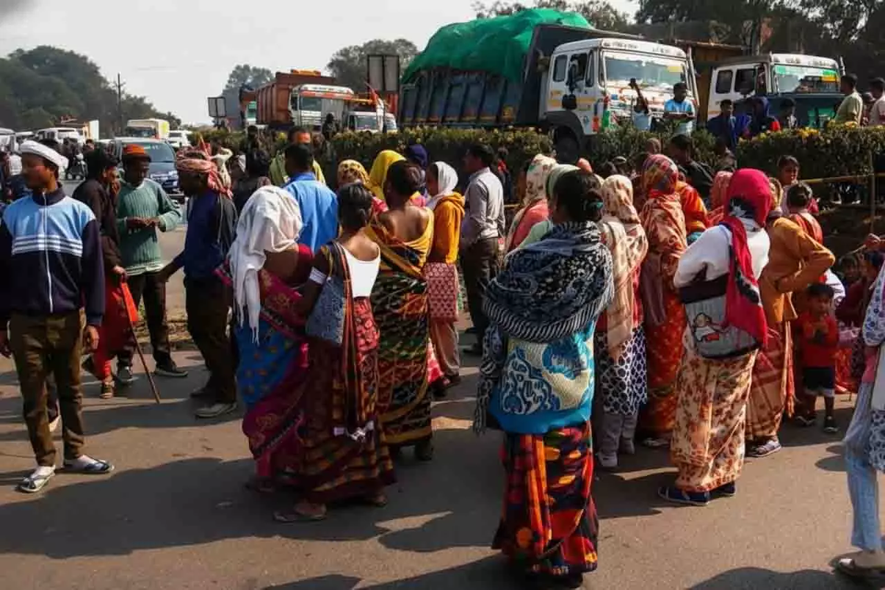 आदिवासियों ने Odisha में खनन परियोजनाओं का विरोध किया आदिवासियों ने Odisha में खनन परियोजनाओं का विरोध किया