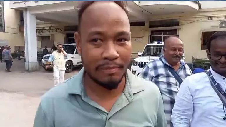 सुप्रीम कोर्ट ने बिजनेसमैन मर्डर केस में BDO प्रशांत बर्मन को सरेंडर करने का आदेश दिया सुप्रीम कोर्ट ने बिजनेसमैन मर्डर केस में BDO प्रशांत बर्मन को सरेंडर करने का आदेश दिया