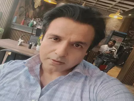 मामा और मामी की जोड़ी..., गोविंदा और सुनीता आहूजा के रिश्ते पर बोले भांजे विनय आनंद मामा और मामी की जोड़ी..., गोविंदा और सुनीता आहूजा के रिश्ते पर बोले भांजे विनय आनंद