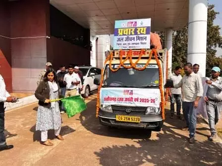 जल जीवन मिशन के प्रचार रथ को कलेक्टर ममगाईं ने हरी झंडी दिखाकर किया रवाना जल जीवन मिशन के प्रचार रथ को कलेक्टर ममगाईं ने हरी झंडी दिखाकर किया रवाना