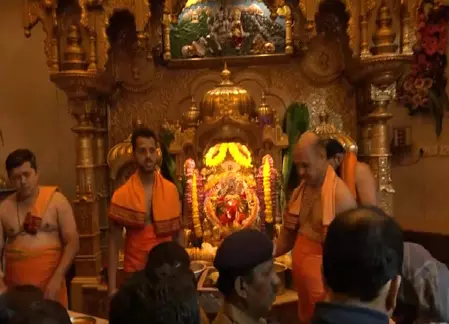 सिद्धिविनायक मंदिर में शुरू हुआ 7 दिवसीय माघी गणेश उत्सव, दर्शन के लिए भक्तों की लगी लंबी लाइन सिद्धिविनायक मंदिर में शुरू हुआ 7 दिवसीय माघी गणेश उत्सव, दर्शन के लिए भक्तों की लगी लंबी लाइन