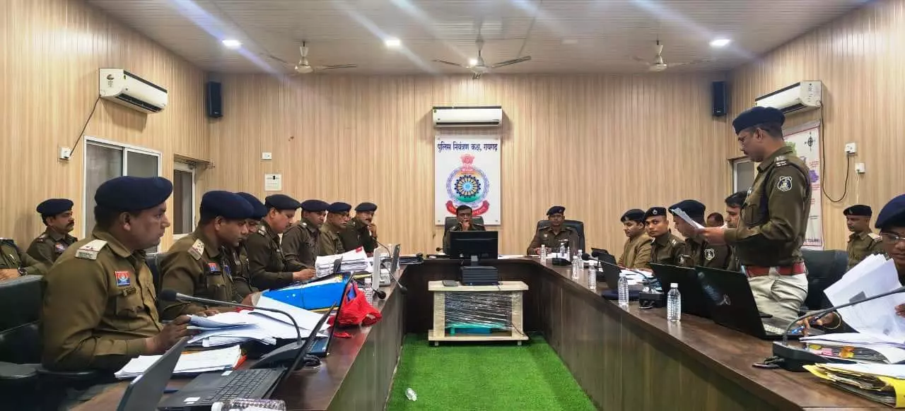 अपराध नियंत्रण और सड़क सुरक्षा पर फोकस, एसपी ने ली अपराध समीक्षा बैठक अपराध नियंत्रण और सड़क सुरक्षा पर फोकस, एसपी ने ली अपराध समीक्षा बैठक
