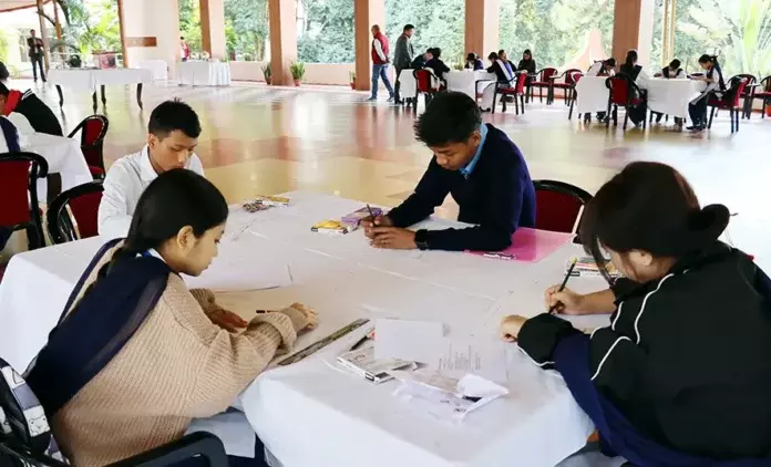 Arunachal: लोक भवन में पेंटिंग, निबंध लेखन प्रतियोगिताएं आयोजित की गईं Arunachal: लोक भवन में पेंटिंग, निबंध लेखन प्रतियोगिताएं आयोजित की गईं
