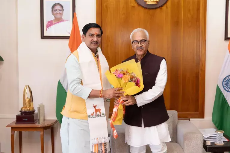Manipur: केंद्रीय मंत्री ने आवास, शहरी विकास योजनाओं की समीक्षा Manipur: केंद्रीय मंत्री ने आवास, शहरी विकास योजनाओं की समीक्षा