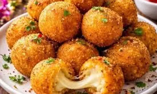 Suji Cheese Balls : आज ही घर पर बनाएं ये टेस्टी चीजी बॉल्स Suji Cheese Balls : आज ही घर पर बनाएं ये टेस्टी चीजी बॉल्स