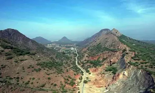 Aravalli में नियमों के खिलाफ आलीशान निर्माण उजागर