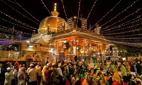 Jaipur: राजस्थान कोर्ट ने अजमेर दरगाह में शिव मंदिर पर दावा करने वाली याचिका की स्वीकार Jaipur: राजस्थान कोर्ट ने अजमेर दरगाह में शिव मंदिर पर दावा करने वाली याचिका की स्वीकार