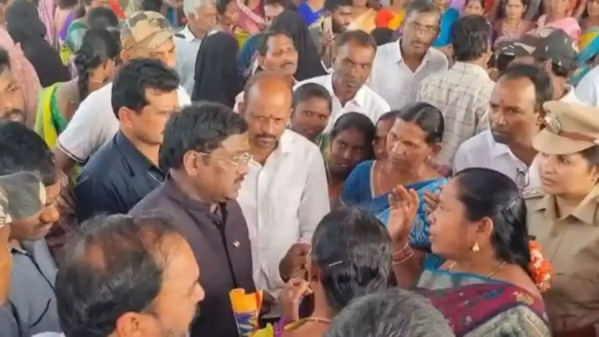 Telangana: मंत्री ने मंचेरियल में विरोध का सामना करने के बाद कार्यक्रम छोड़ दिया