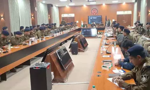 Indore : पुलिस कमिश्नर ने पुलिस को कई निर्देश जारी किए Indore : पुलिस कमिश्नर ने पुलिस को कई निर्देश जारी किए