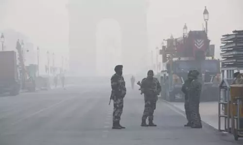 NCR में प्रदूषण की मार: एक्यूआई 400 के पार, स्मॉग की मोटी चादर से ढका इलाका NCR में प्रदूषण की मार: एक्यूआई 400 के पार, स्मॉग की मोटी चादर से ढका इलाका