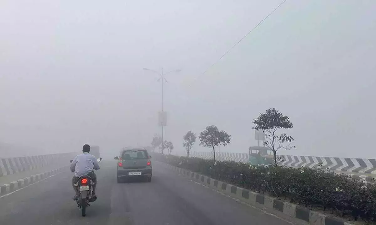 Andhra: कम विजिबिलिटी के कारण फ्लाइट सर्विस में देरी हुई Andhra: कम विजिबिलिटी के कारण फ्लाइट सर्विस में देरी हुई