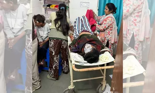 Indore : गैस लीक धमाके में दंपत्ति और 3 बच्चे घायल, अस्पताल में इलाज जारी Indore : गैस लीक धमाके में दंपत्ति और 3 बच्चे घायल, अस्पताल में इलाज जारी