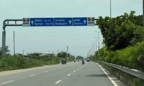 द्वारका एक्सप्रेसवे के निवासियों ने तत्काल सार्वजनिक परिवहन राहत की मांग की