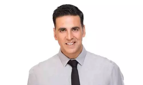 Mumbai में अक्षय कुमार की सिक्योरिटी गाड़ी का एक्सीडेंट; एक घायल Mumbai में अक्षय कुमार की सिक्योरिटी गाड़ी का एक्सीडेंट; एक घायल