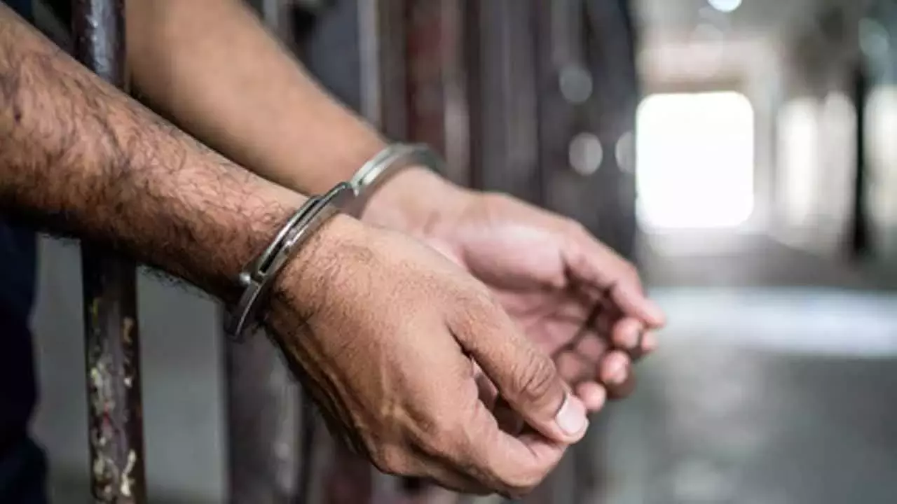 Telangana: पुरानापुल घटना में 11 गिरफ्तार Telangana: पुरानापुल घटना में 11 गिरफ्तार