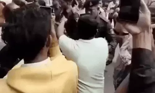गृहमंत्री विजय शर्मा के बंगले के सामने CAF कैंडिडेट्स का हंगामा गृहमंत्री विजय शर्मा के बंगले के सामने CAF कैंडिडेट्स का हंगामा