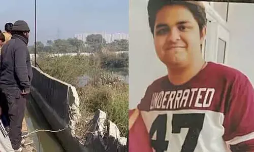 नोएडा में कार खाई में गिरने से इंजीनियर की मौत, यूपी CM योगी ने SIT जांच के आदेश दिए नोएडा में कार खाई में गिरने से इंजीनियर की मौत, यूपी CM योगी ने SIT जांच के आदेश दिए