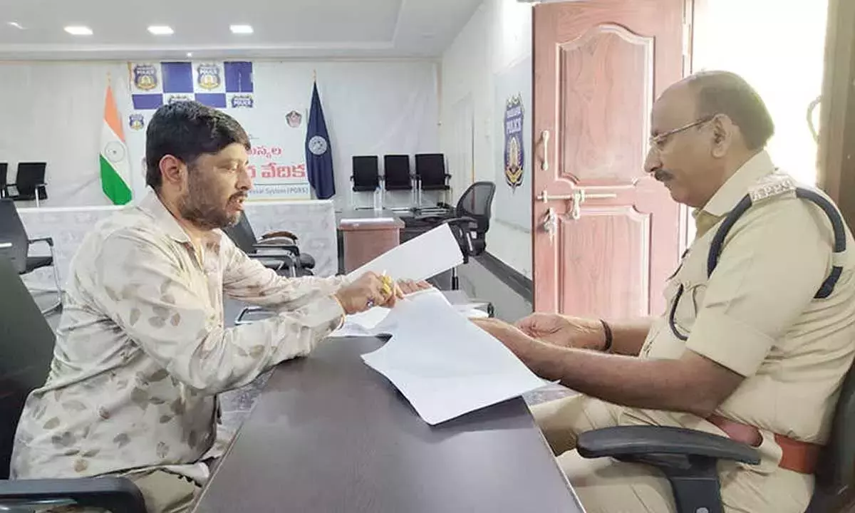 Andhra: PGRS में 48 शिकायतें मिलीं Andhra: PGRS में 48 शिकायतें मिलीं