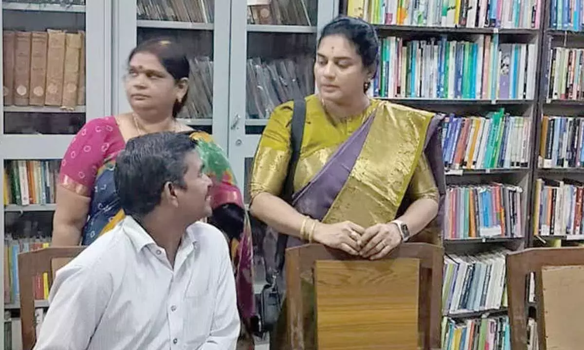 Andhra: टैगोर लाइब्रेरी में सुविधाओं का निरीक्षण किया गया Andhra: टैगोर लाइब्रेरी में सुविधाओं का निरीक्षण किया गया