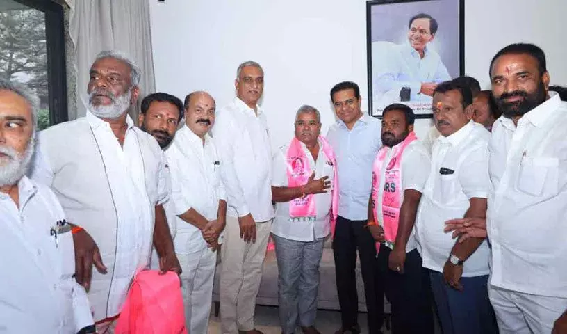 Sangareddy: नगर निगम चुनाव से पहले संगारेड्डी में कांग्रेस नेता BRS में शामिल हुए