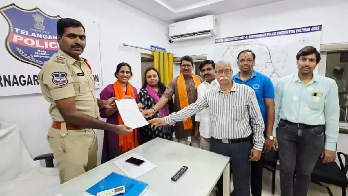 GHMC पार्षद ने 15 मिनट वाली टिप्पणी को लेकर अकबरुद्दीन ओवैसी के खिलाफ शिकायत दर्ज कराई