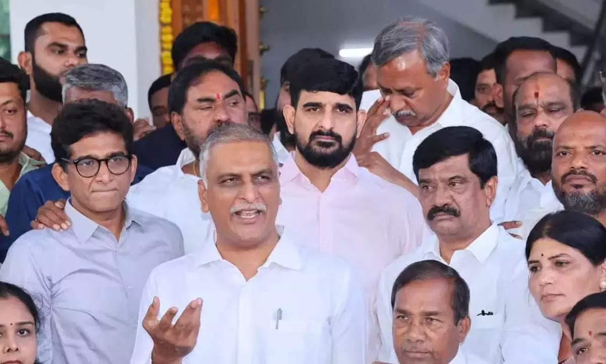 Telangana: फोन टैपिंग मामले में हरीश राव SIT के सामने पेश हुए Telangana: फोन टैपिंग मामले में हरीश राव SIT के सामने पेश हुए