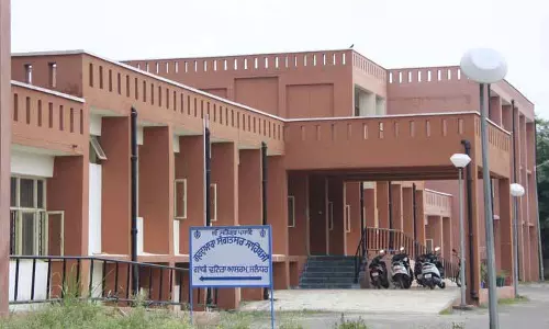 Jalandhar के गांधी वनिता आश्रम में लड़की की मौत, पोस्टमार्टम में लड़की के शरीर पर 21 चोटें मिलीं Jalandhar के गांधी वनिता आश्रम में लड़की की मौत, पोस्टमार्टम में लड़की के शरीर पर 21 चोटें मिलीं