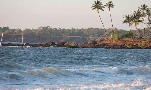 Gokarna : समुद्र में डूबने से विदेशी महिला की मौत Gokarna : समुद्र में डूबने से विदेशी महिला की मौत