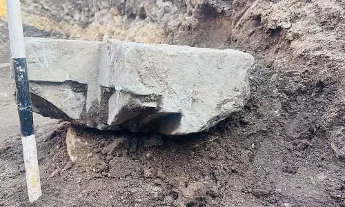 Lakkundi में खुदाई: हाथ से बनी, खंभे के आकार की बुद्ध की मूर्ति मिली Lakkundi में खुदाई: हाथ से बनी, खंभे के आकार की बुद्ध की मूर्ति मिली