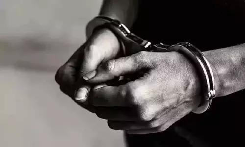 Chennai: गोल्ड स्कैम केस में जल्द कार्रवाई की मांग को लेकर 100 से ज़्यादा लोगों ने किया प्रदर्शन Chennai: गोल्ड स्कैम केस में जल्द कार्रवाई की मांग को लेकर 100 से ज़्यादा लोगों ने किया प्रदर्शन