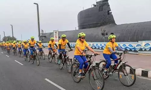 CISF के 25-दिवसीय साइक्लोथॉन का थीम गीत चेन्नई में जारी किया गया CISF के 25-दिवसीय साइक्लोथॉन का थीम गीत चेन्नई में जारी किया गया