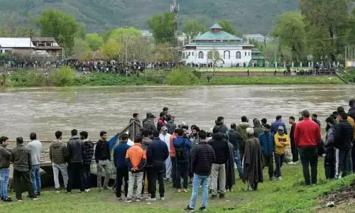 Jhelum river में दो साल के इंतज़ार के बाद गंडबल नाव हादसे का आखिरी शिकार लौटा Jhelum river में दो साल के इंतज़ार के बाद गंडबल नाव हादसे का आखिरी शिकार लौटा