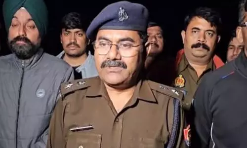 Jhansi में पुलिस मुठभेड़ में लूट के दो आरोपी घायल, कैश और हथियार बरामद