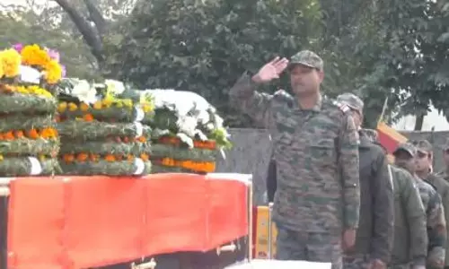 Kishtwar एनकाउंटर: शहीद हवलदार को सेना की अंतिम सलामी Kishtwar एनकाउंटर: शहीद हवलदार को सेना की अंतिम सलामी