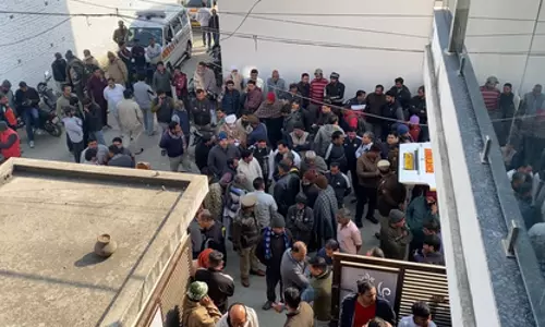 Saharanpur में सनसनी: बंद घर में पांच लोगों की गोली मारकर हत्या Saharanpur में सनसनी: बंद घर में पांच लोगों की गोली मारकर हत्या