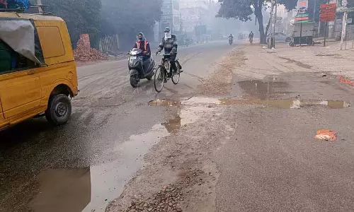 Ludhiana: मरम्मत के 10 दिन के अंदर ही स्मार्ट सिटी पाइपलाइन लीक, स्थानीय लोगों में गुस्सा Ludhiana: मरम्मत के 10 दिन के अंदर ही स्मार्ट सिटी पाइपलाइन लीक, स्थानीय लोगों में गुस्सा