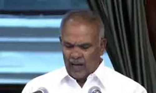रवि के अभिभाषण के बाद स्पीकर अप्पावु ने तमिल में पढ़ा