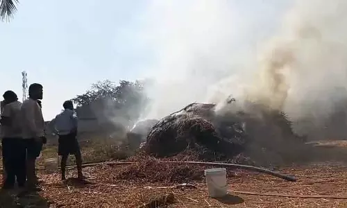 Karnataka : बाजरे के ढेरों में आग लगा दी गई