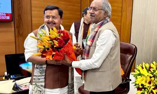 MP बृजमोहन अग्रवाल ने बीजेपी राष्ट्रीय अध्यक्ष नितिन नबीन को मुंह मीठा कराया, बधाई दी
