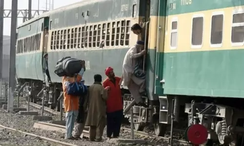 Pakistan: बलूचिस्तान में अज्ञात हमलावरों ने रेलवे ट्रैक को उड़ा दिया