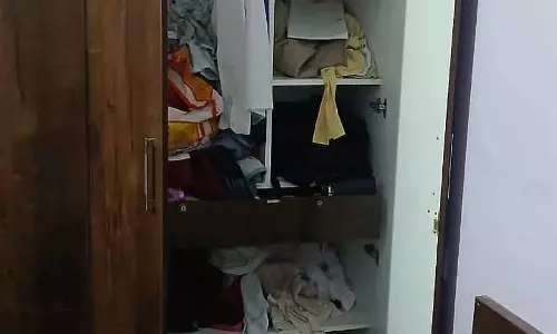 Karnataka : घर का दरवाज़ा तोड़कर ज्वेलरी और कैश चोरी हो गया Karnataka : घर का दरवाज़ा तोड़कर ज्वेलरी और कैश चोरी हो गया