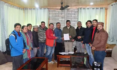 Kullu: पटवारी और कानूनगो पर हमला करने के आरोप में नग्गर ब्लॉक डेवलपमेंट कमेटी के चेयरमैन गिरफ्तार Kullu: पटवारी और कानूनगो पर हमला करने के आरोप में नग्गर ब्लॉक डेवलपमेंट कमेटी के चेयरमैन गिरफ्तार